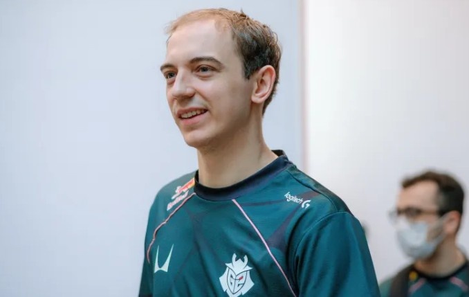 Caps:BFX以下路为核心,但AD偶尔会过于自信而出现失误